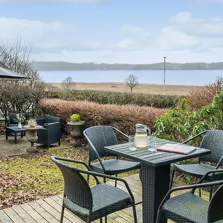 In With House Sea View Дом отдыха